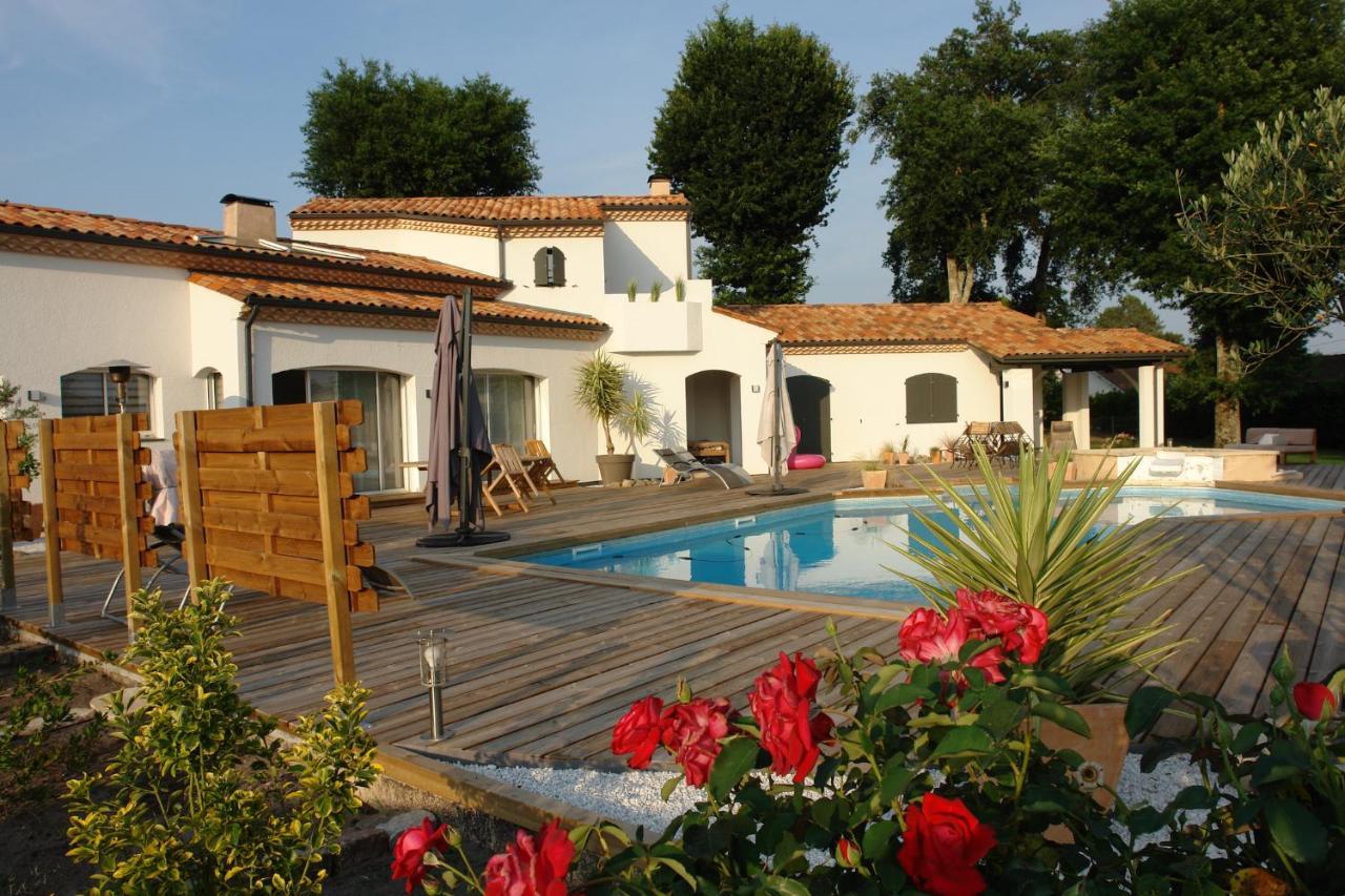 Domaine De L'Espiguette Biganos Exterior photo