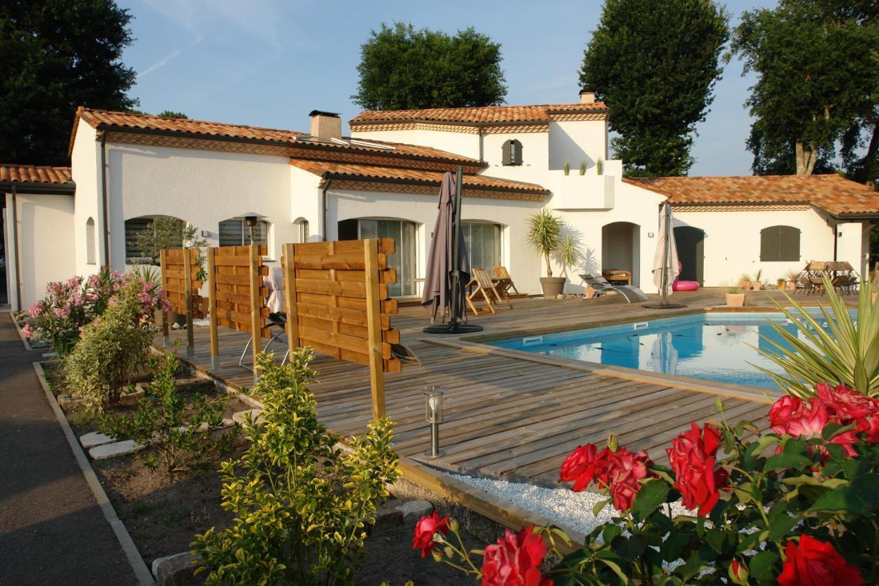 Domaine De L'Espiguette Biganos Exterior photo